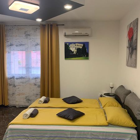 Studio Dama Blizina Amfiteatra I Bus Kolodvora ,Besplatan Privatni Parking,Self-Check- In Pula Zewnętrze zdjęcie
