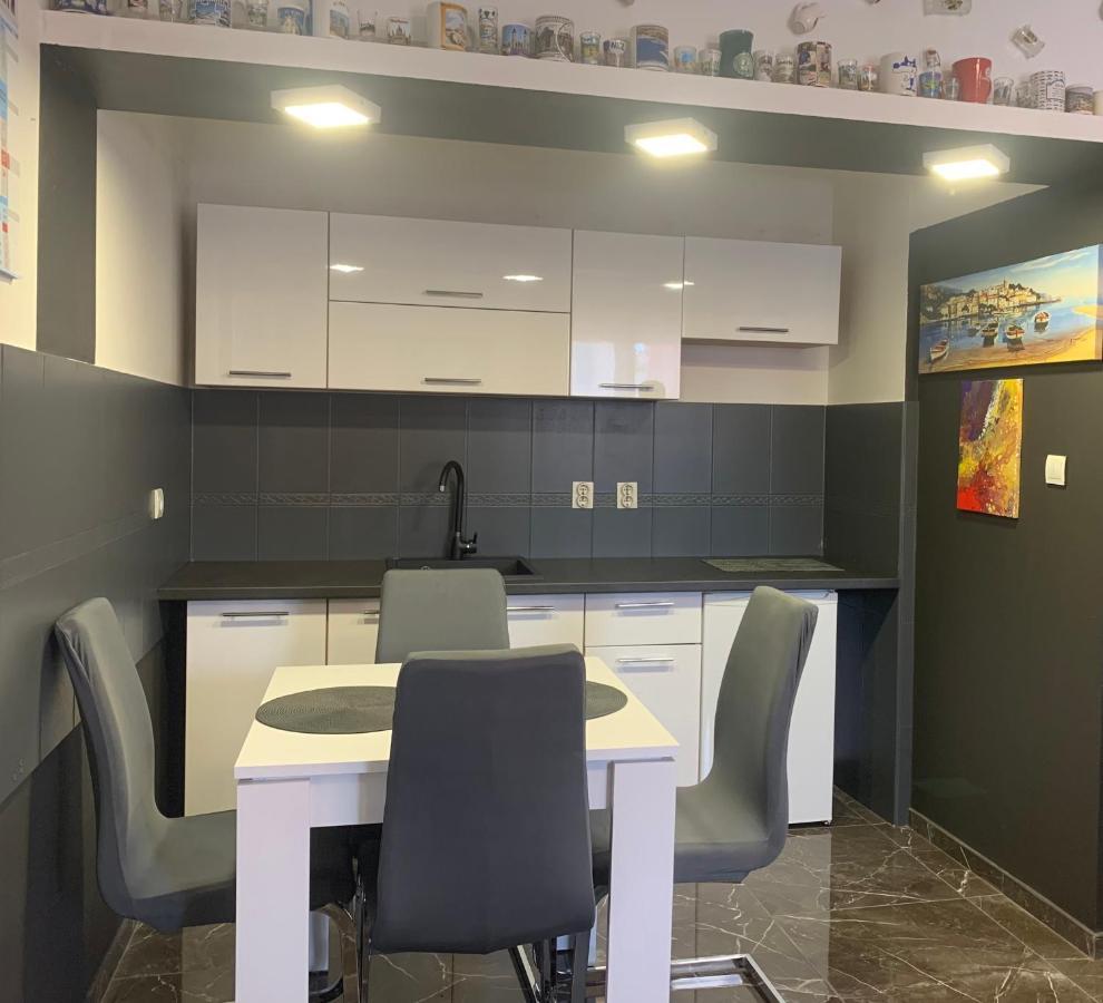 Studio Dama Blizina Amfiteatra I Bus Kolodvora ,Besplatan Privatni Parking,Self-Check- In Pula Zewnętrze zdjęcie