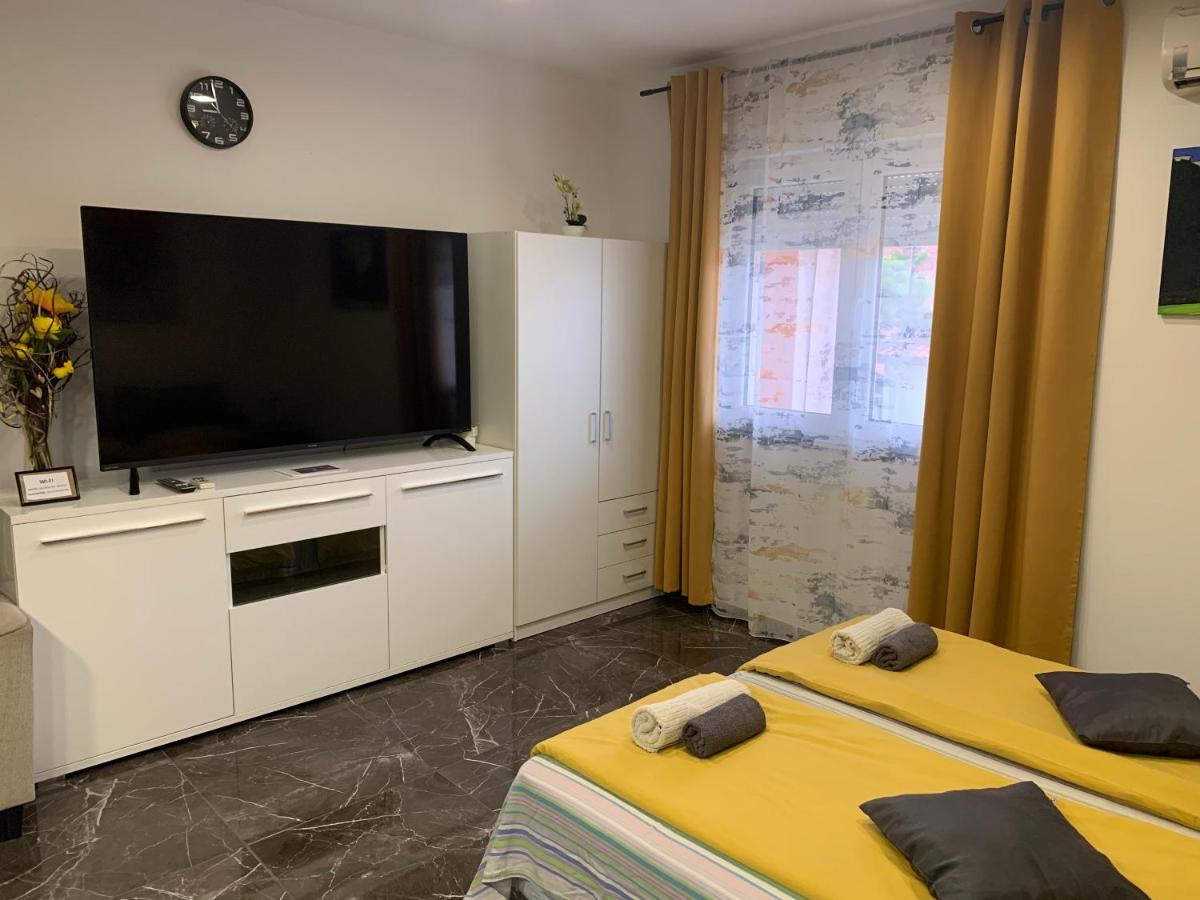 Studio Dama Blizina Amfiteatra I Bus Kolodvora ,Besplatan Privatni Parking,Self-Check- In Pula Zewnętrze zdjęcie