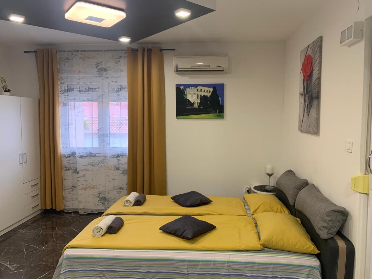 Studio Dama Blizina Amfiteatra I Bus Kolodvora ,Besplatan Privatni Parking,Self-Check- In Pula Zewnętrze zdjęcie