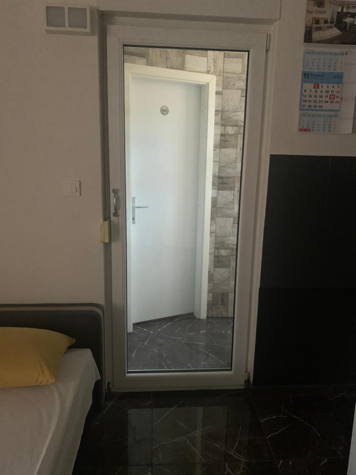Studio Dama Blizina Amfiteatra I Bus Kolodvora ,Besplatan Privatni Parking,Self-Check- In Pula Zewnętrze zdjęcie